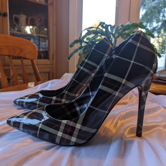 Heels - Picture 5 of 9
